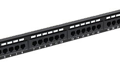 Priključni panel, 24xRJ45, UTP cat.5e, 19" 1HE, Krone sistem, črn